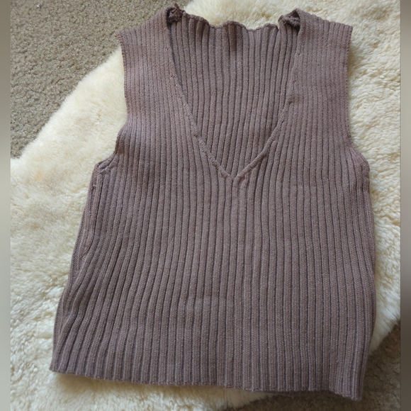 Nwot Cropped Sweater Vests 3 total size Medium - Picture 5 of 8
